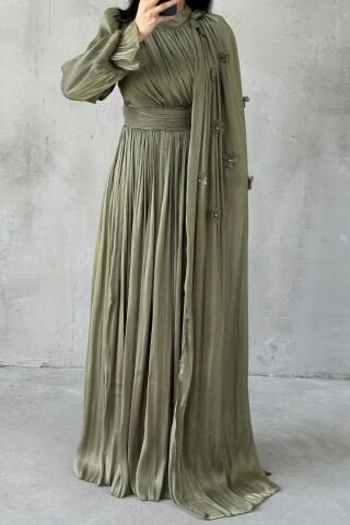 Zarif Çiçek Detaylı Janjan Tesettür Abiye Haki