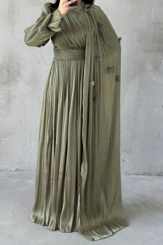 Zarif Çiçek Detaylı Janjan Tesettür Abiye Haki