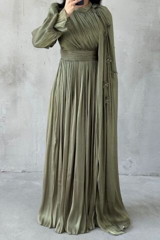 Zarif Çiçek Detaylı Janjan Tesettür Abiye Haki