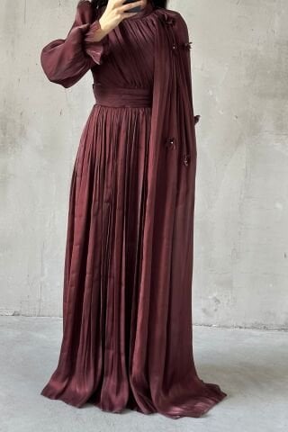 Zarif Çiçek Detaylı Janjan Tesettür Abiye Kahverengi