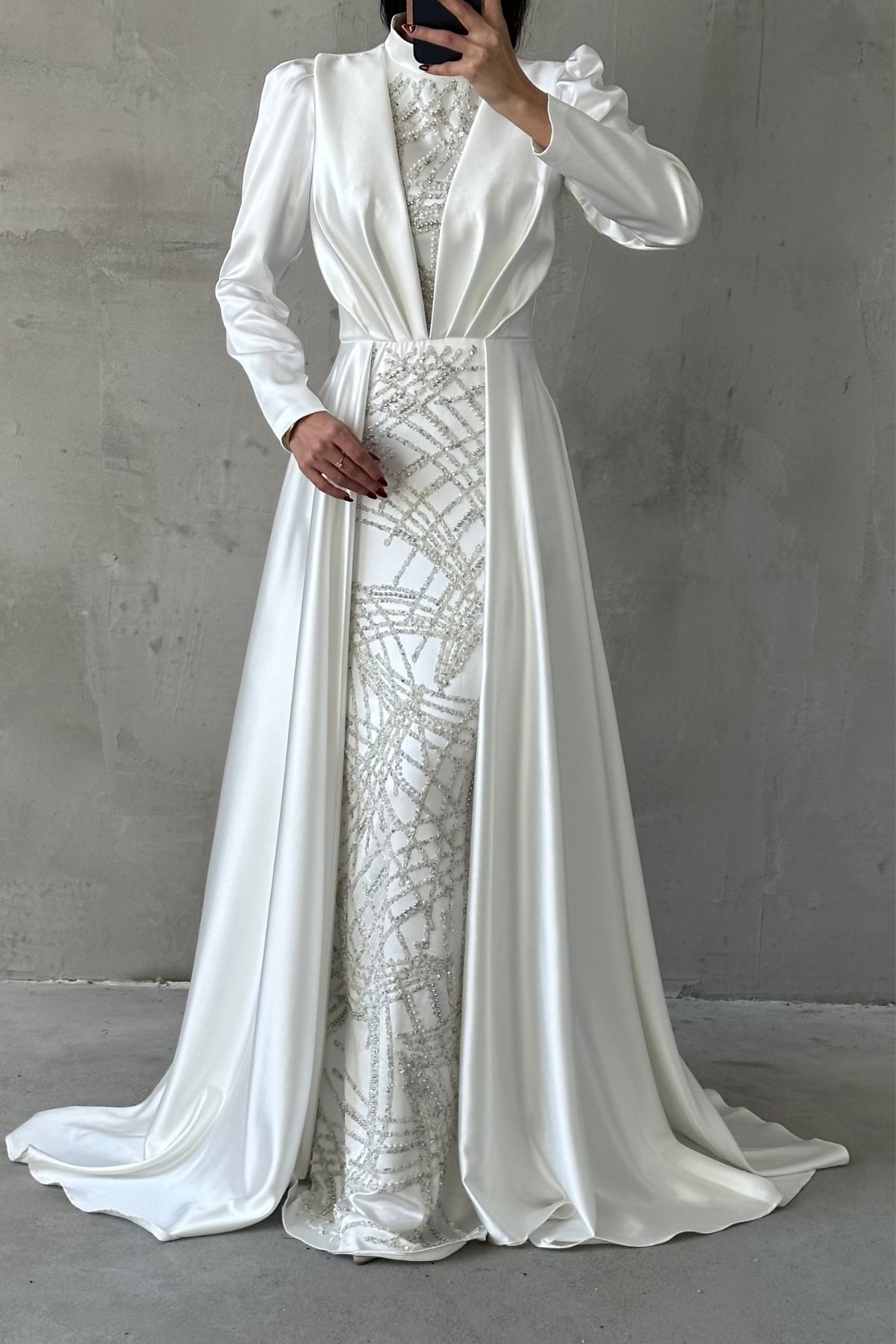 Pelerinli Detaylı Işıltılı İşlemeli Saten Tesettür Abiye Ekru