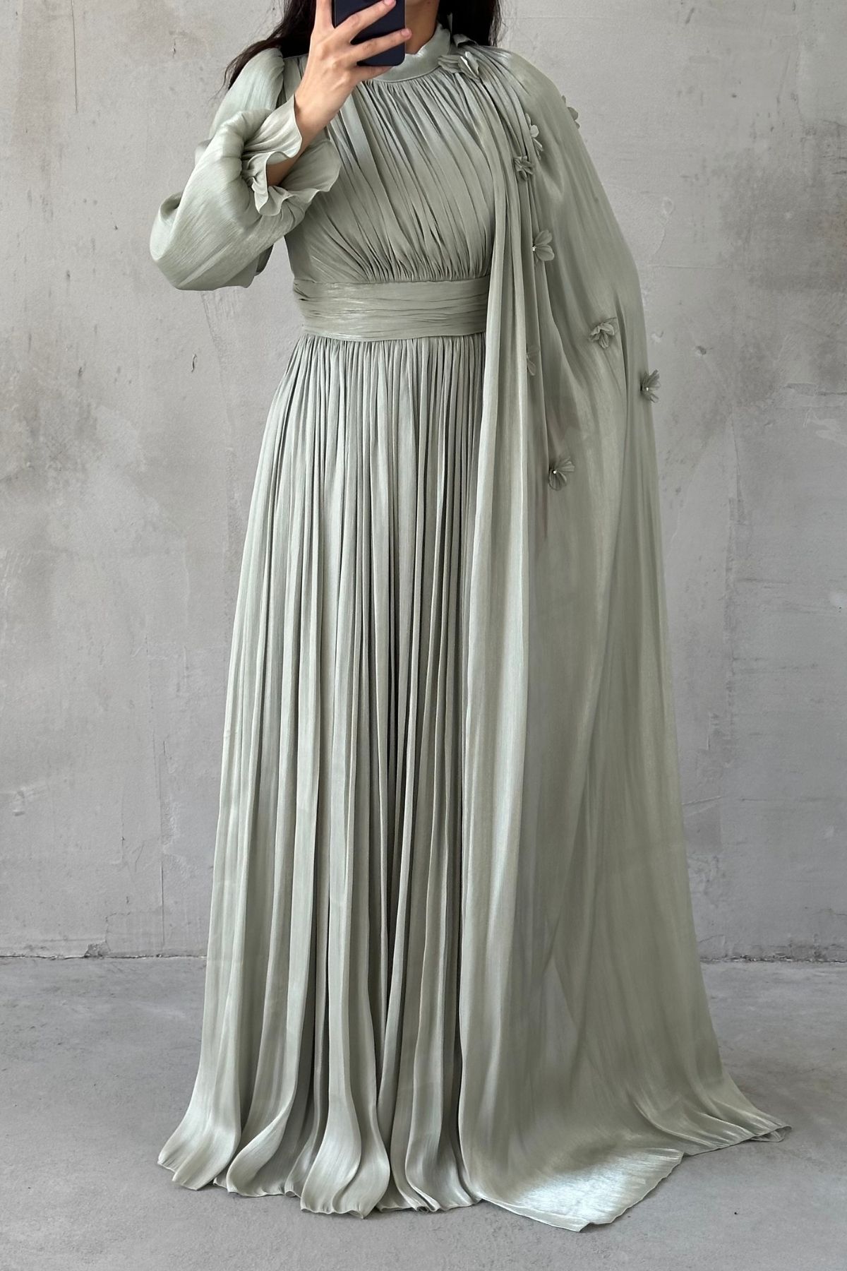 Zarif Çiçek Detaylı Janjan Tesettür Abiye Mint Yeşili