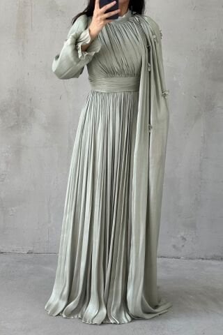 Zarif Çiçek Detaylı Janjan Tesettür Abiye Mint Yeşili