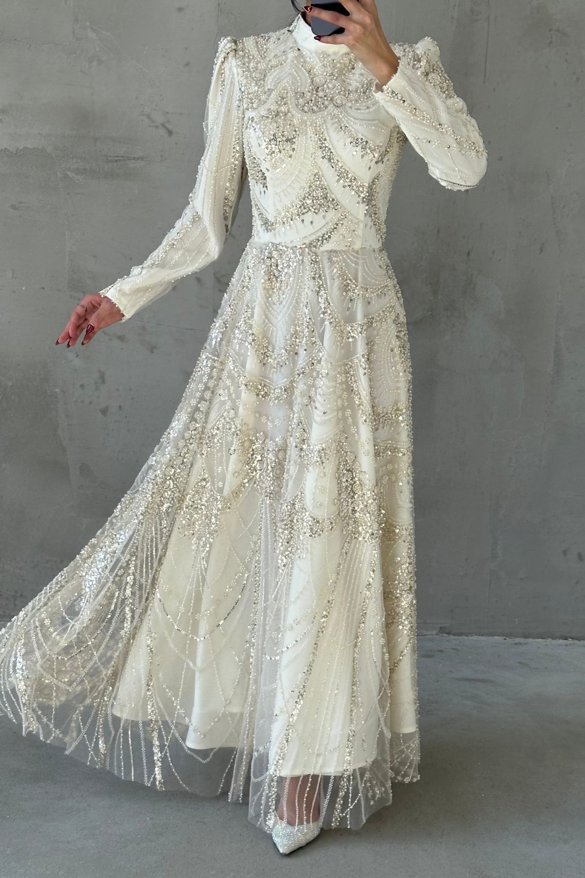 İşlemeli Dökümlu Zarif Tesettür Abiye Ekru