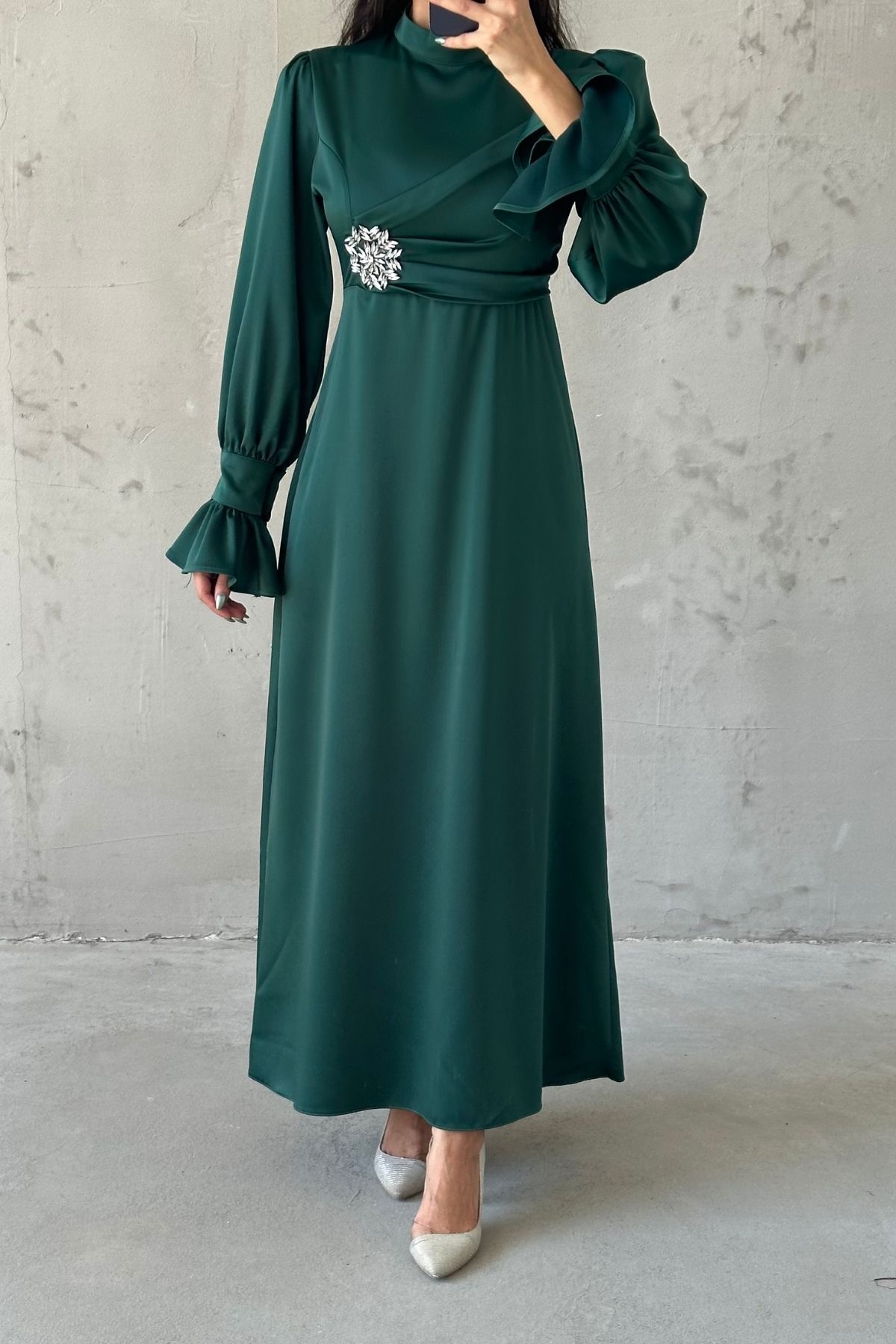 Elegant Design Stone Detailed Flounce Sleeve Hijab Evening Dress Green