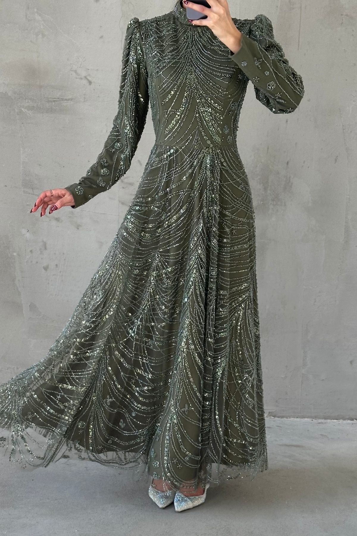 İşlemeli Dökümlu Zarif Tesettür Abiye Haki