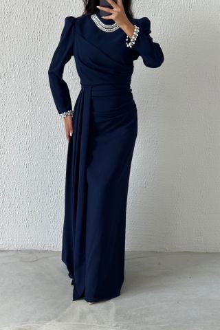 İncilerle Süslenmiş Şık Krep Tesettür Abiye Lacivert