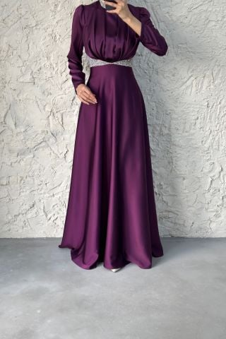 Taş Detaylı Üstü Büzgülü Saten Tesettür Abiye Mor