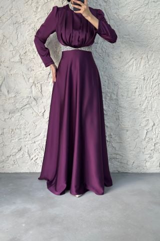 Taş Detaylı Üstü Büzgülü Saten Tesettür Abiye Mor
