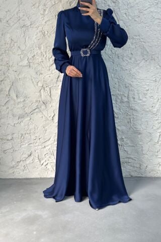 Taş Detaylı Üstü Büzgülü Saten Tesettür Abiye Mor