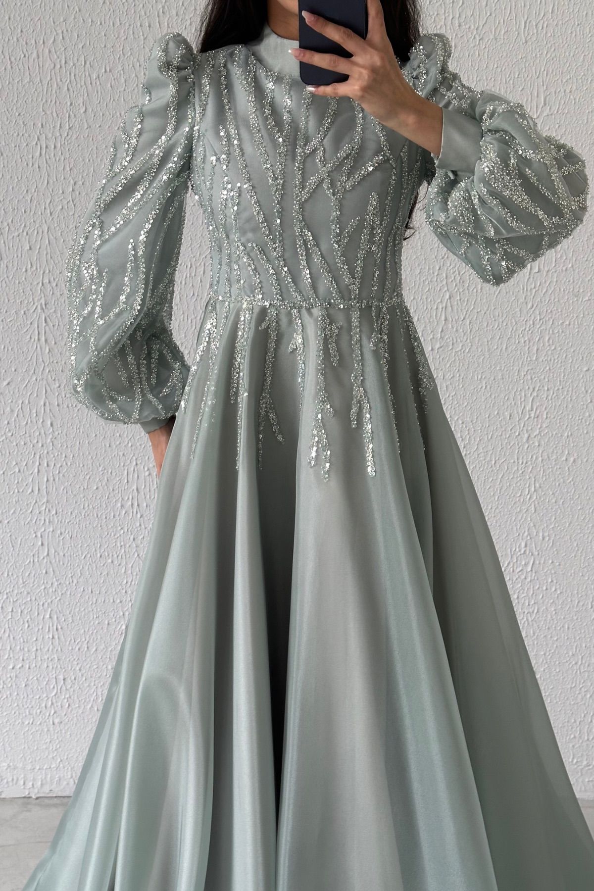 Sonsuz Şıklık: Organze İşlemeli Tesettür Abiye Mint Yeşili