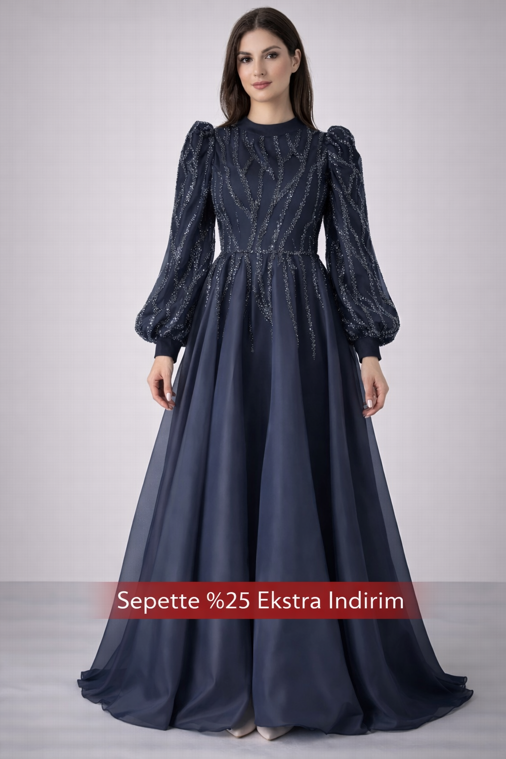 Sonsuz Şıklık: Organze İşlemeli Tesettür Abiye Lacivert