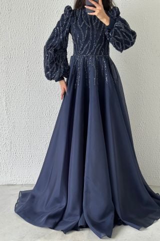 Sonsuz Şıklık: Organze İşlemeli Tesettür Abiye Lacivert