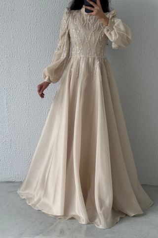 Sonsuz Şıklık: Organze İşlemeli Tesettür Abiye Taş