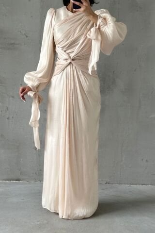 Zarif Tasarım Drape Detaylı Tesettür Abiye Ekru