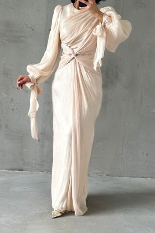 Zarif Tasarım Drape Detaylı Tesettür Abiye Ekru