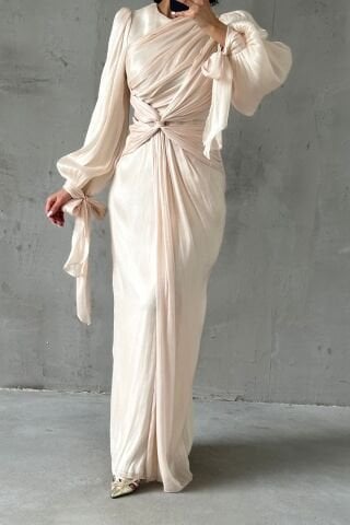 Zarif Tasarım Drape Detaylı Tesettür Abiye Ekru