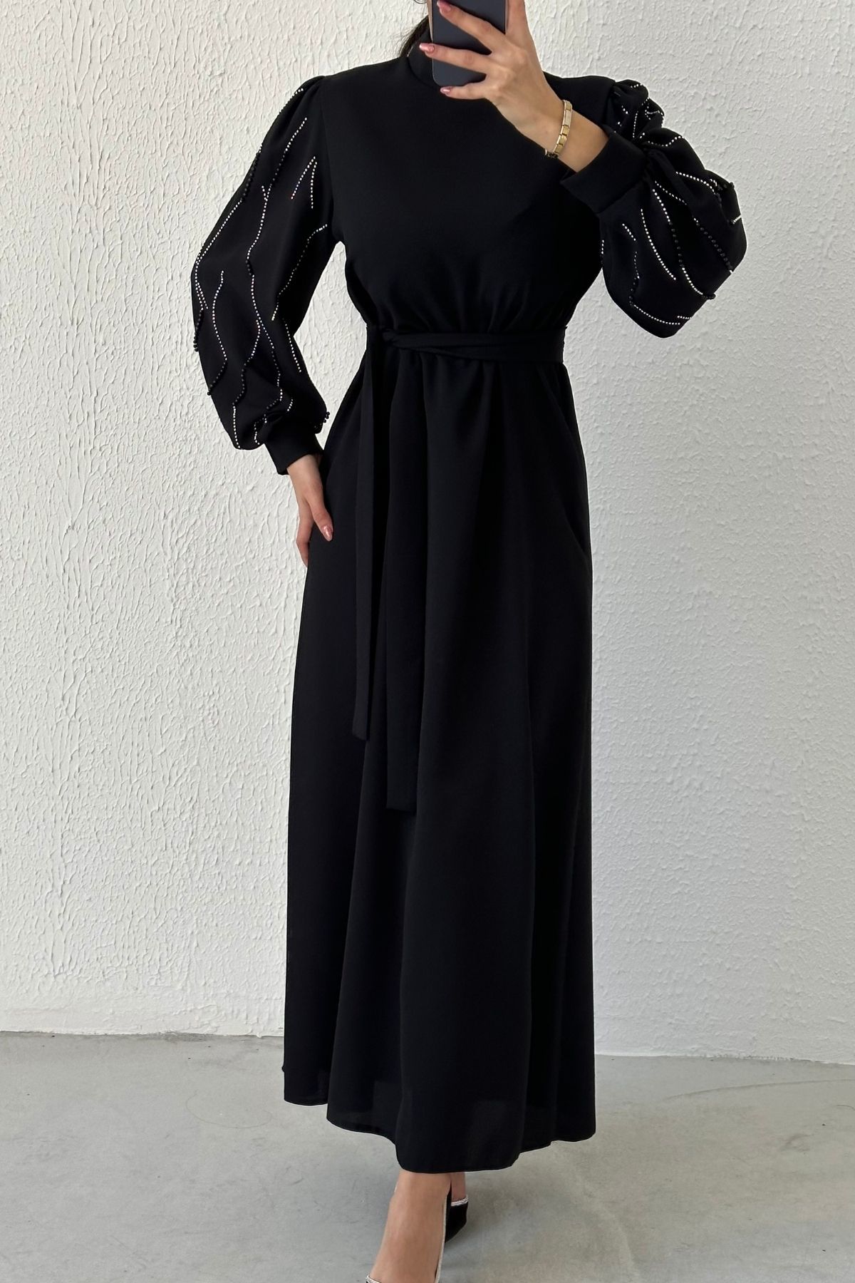 Kolları Boydan İşlemeli Krep Tesettür Abiye Siyah