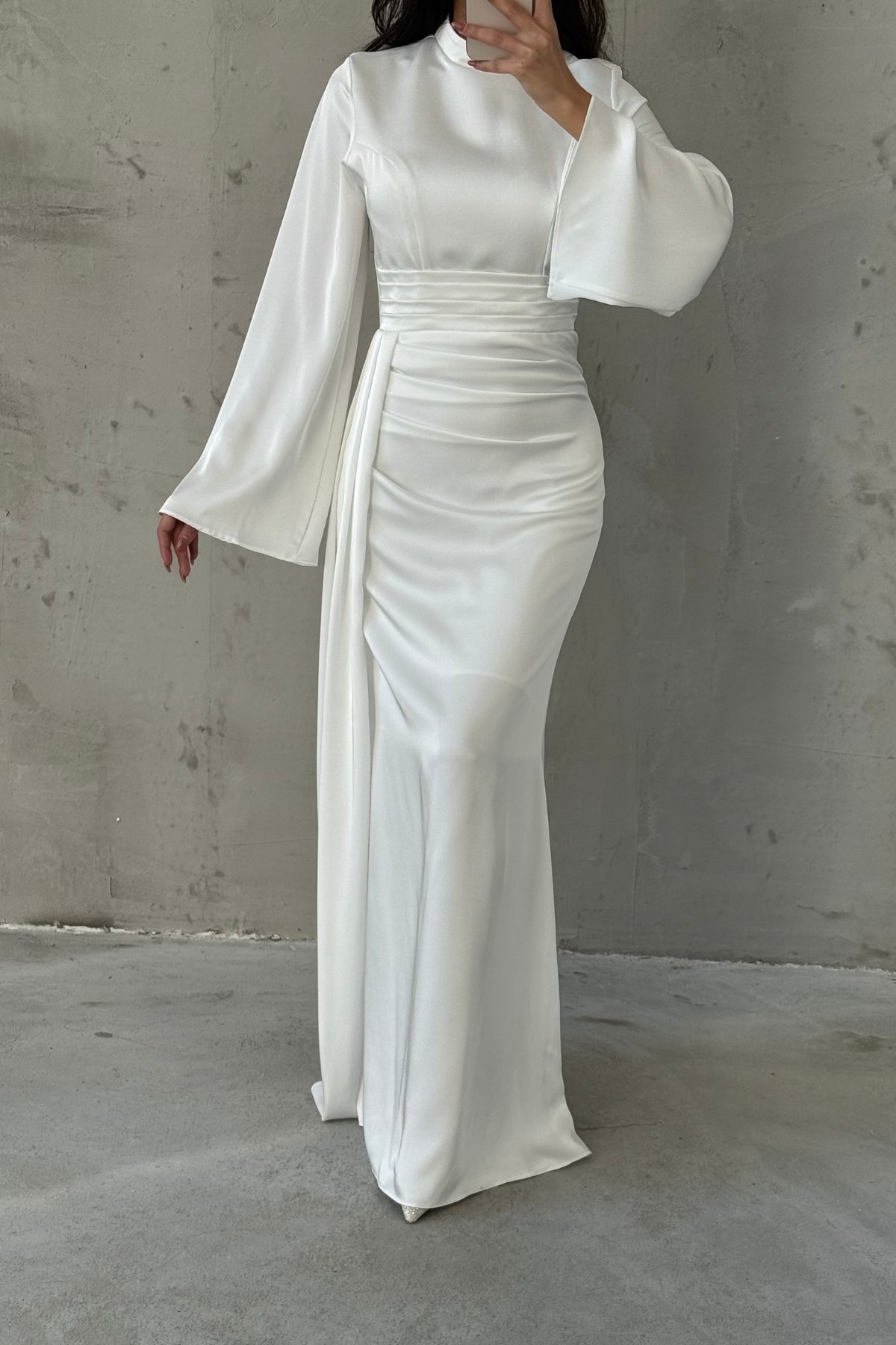 Kuyruk Detaylı Saten Tesettür Abiye Ekru