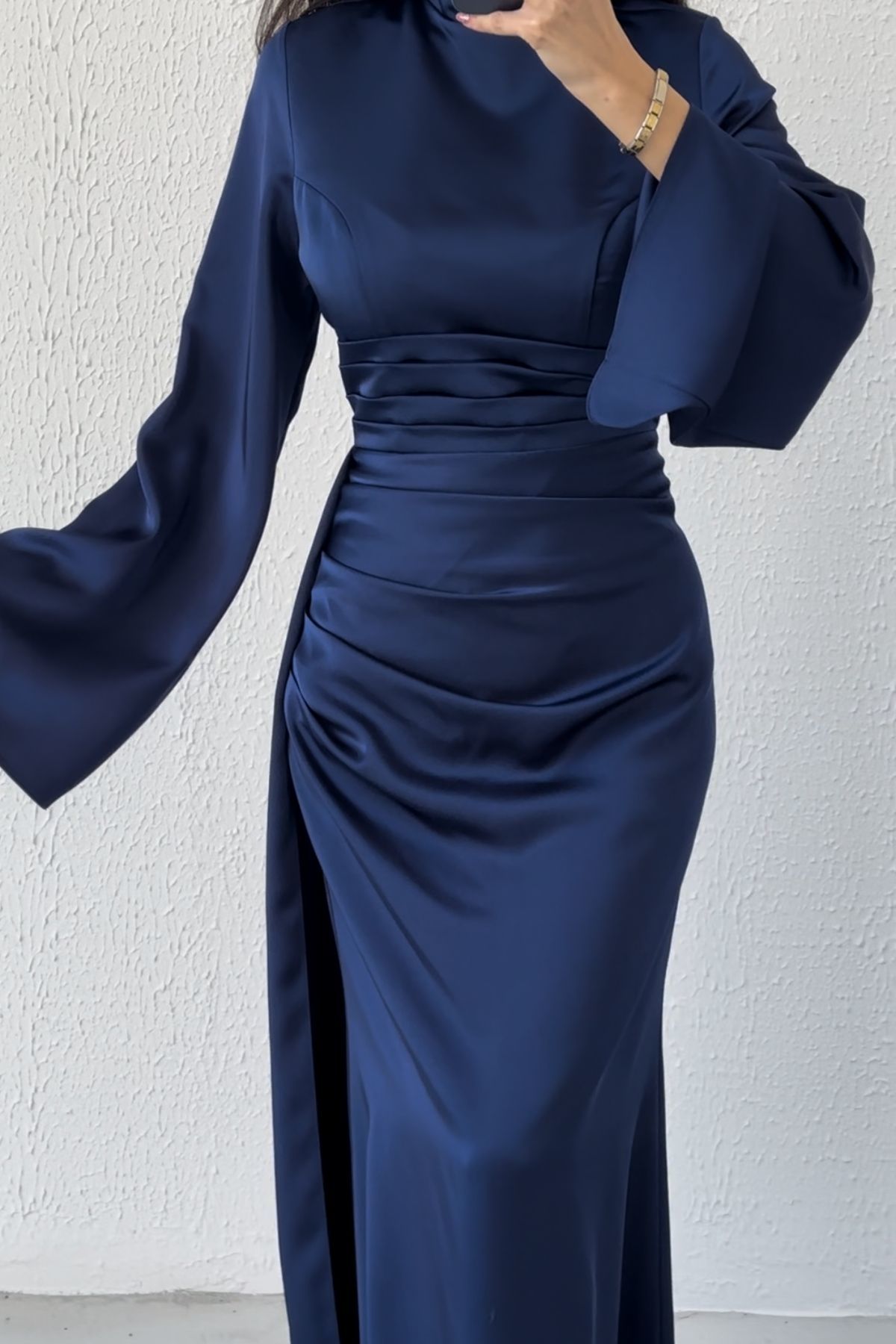 Kuyruk Detaylı Saten Tesettür Abiye Lacivert