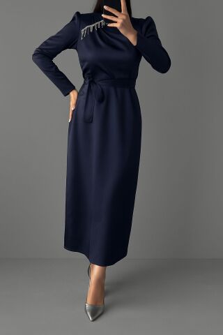 Omuzdan Taş Detaylı Kemerli Saten Tesettür Abiye Lacivert