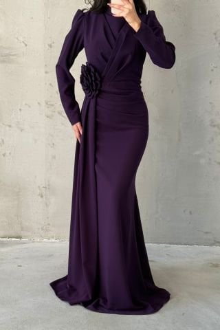 Kuyruklu Krep Kumaş Gül Detaylı Tesettür Abiye Mor