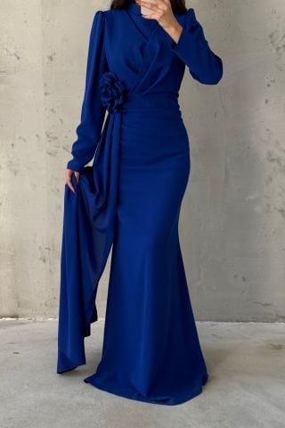 Kuyruklu Krep Kumaş Gül Detaylı Tesettür Abiye Saks Mavisi