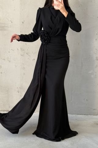 Kuyruklu Krep Kumaş Gül Detaylı Tesettür Abiye Siyah