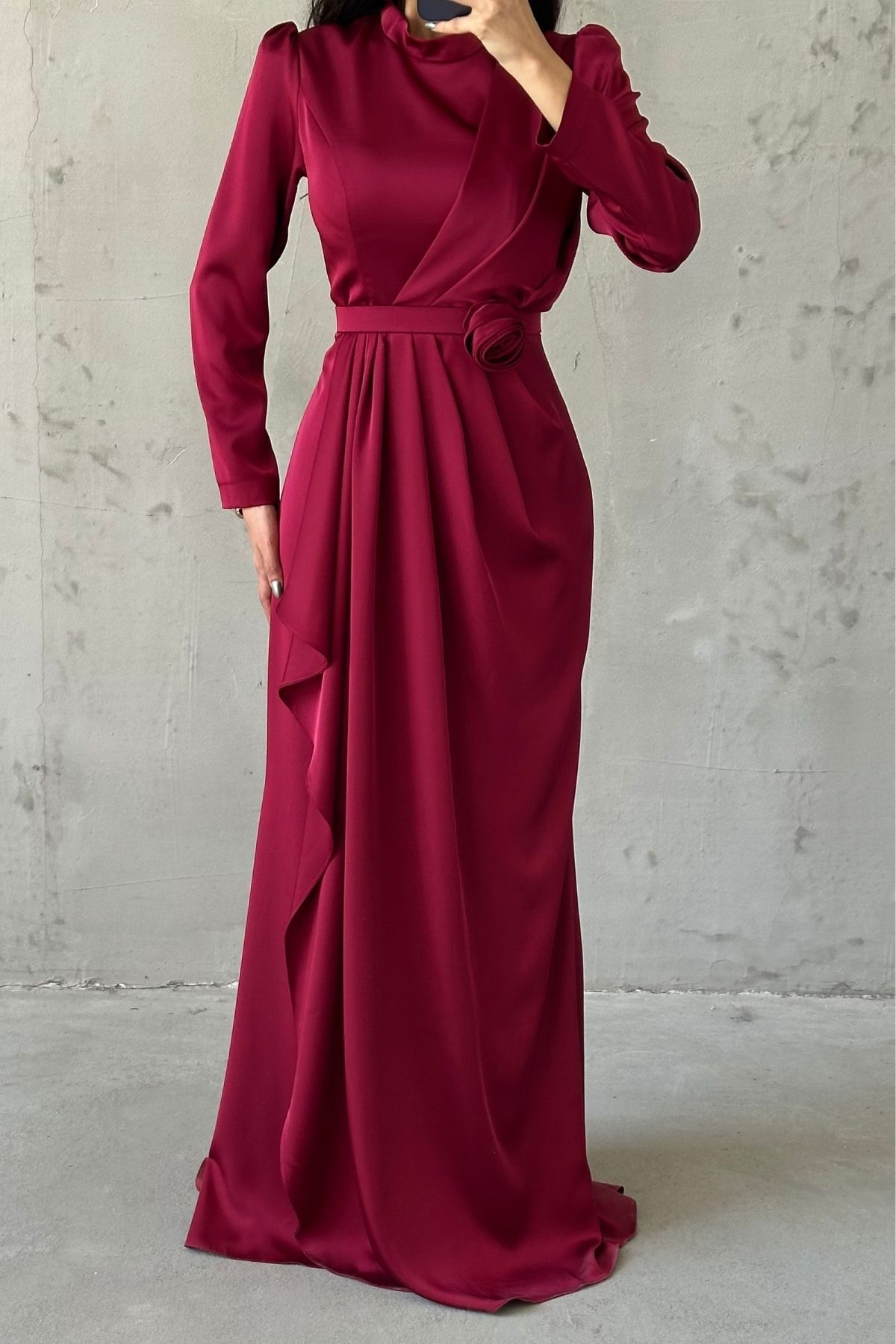 Gül Zarafetli Saten Tesettür Abiye Bordo