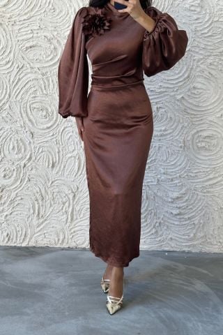 Shiny Elegance Brooch Detailed Satin Hijab Evening Dress Brown