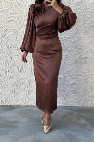 Shiny Elegance Brooch Detailed Satin Hijab Evening Dress Brown