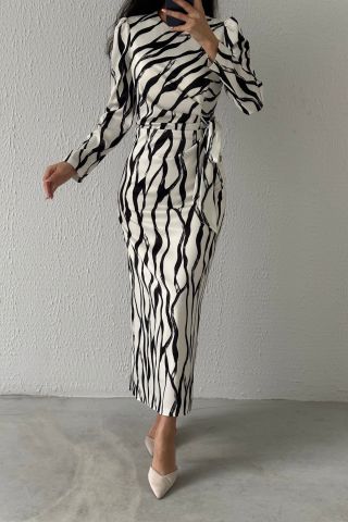 Rüya Gibi Desenlerle Süslenmiş Saten Tesettür Abiye Siyah