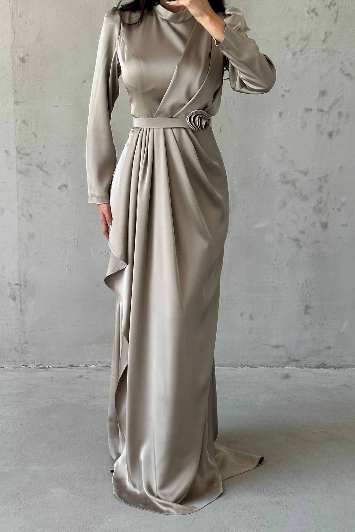 Gül Zarafetli Saten Tesettür Abiye Vizon