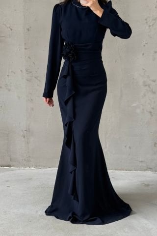 Önü Fırfırlı Gül Broşlu Krep Tesettür Abiye Lacivert