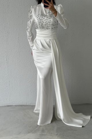 فستان سهرة من الساتان للحجاب بذيل متلألئ إكرو