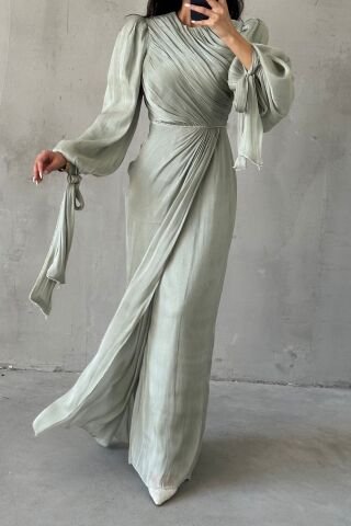 İncilerle Süslenmiş Zarif Tesettür Abiye Mint