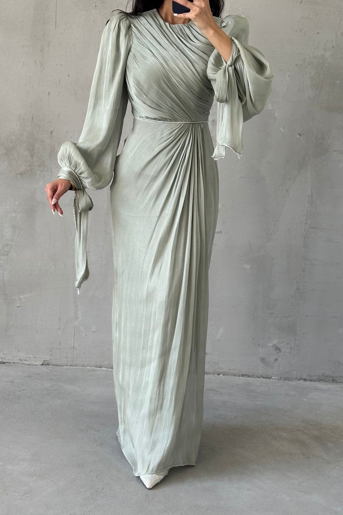 İncilerle Süslenmiş Zarif Tesettür Abiye Mint