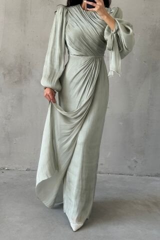 İncilerle Süslenmiş Zarif Tesettür Abiye Mint