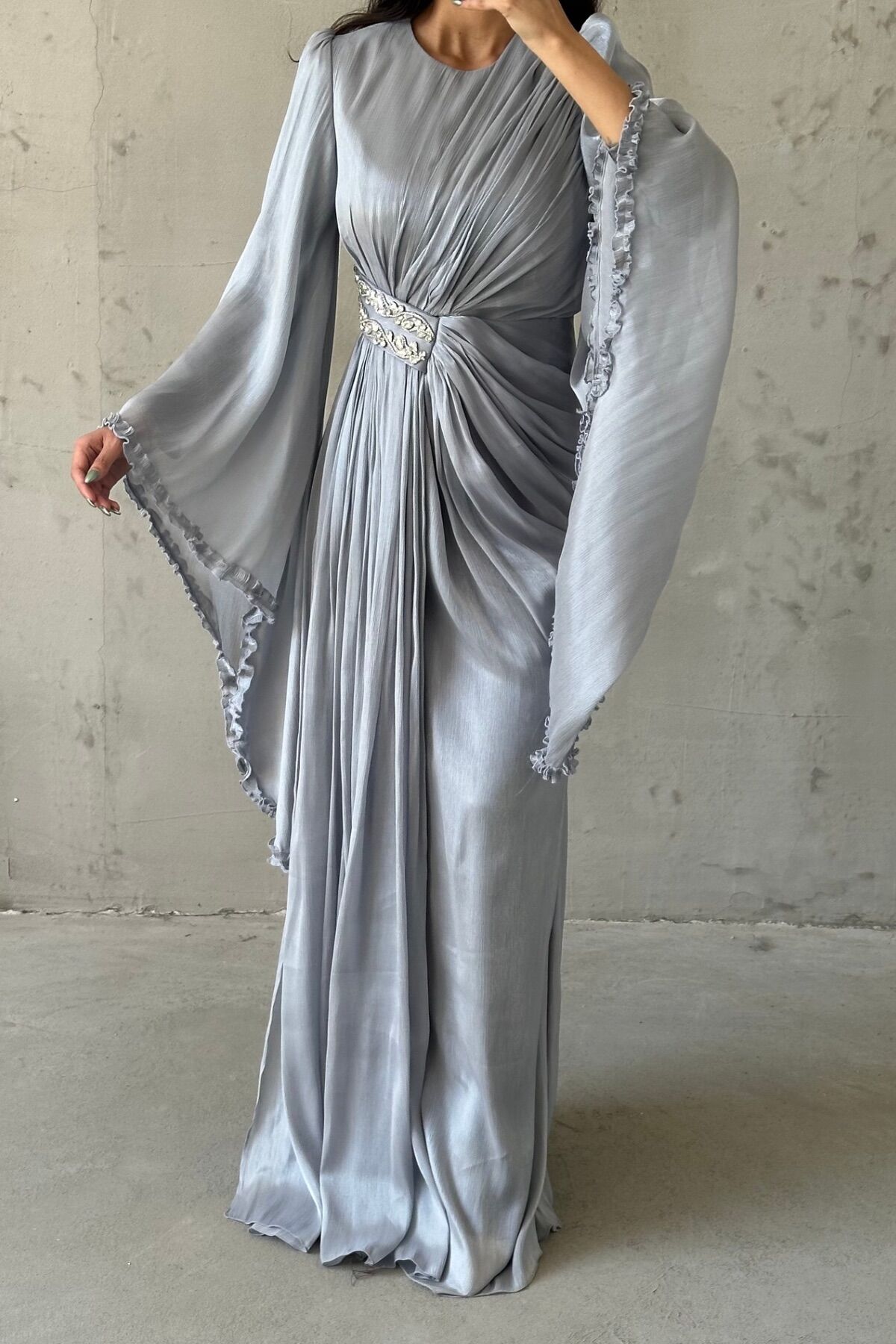 Işıltılı Kol Detaylı Janjan Tesettür Abiye Gri