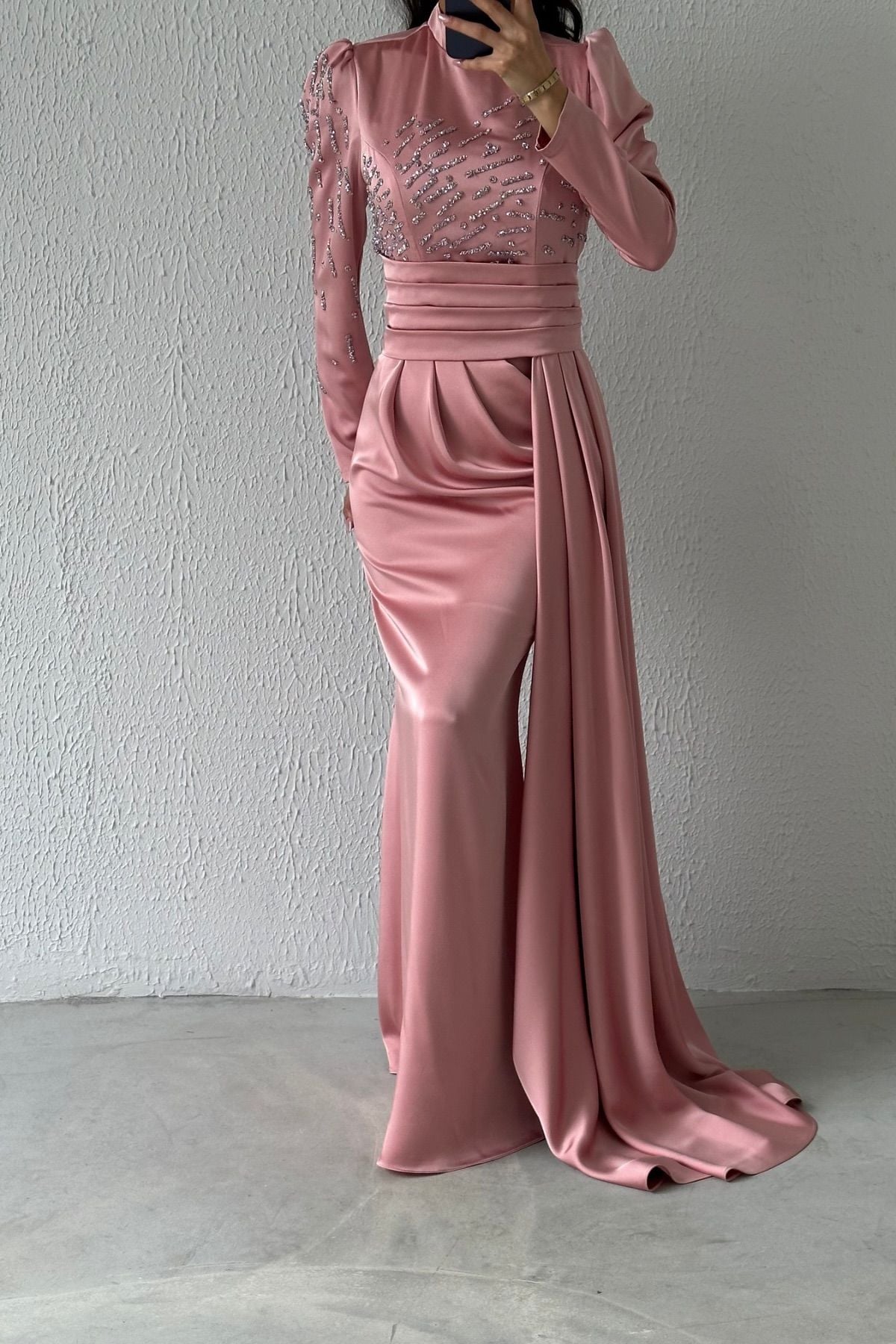 Pırıltılı Kuyruklu Saten Tesettür Abiye Pudra