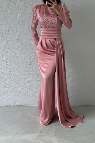 بودرة فستان سهرة للحجاب من الساتان بذيل متلألئ