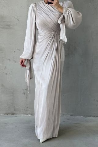 İncilerle Süslenmiş Zarif Tesettür Abiye Taş