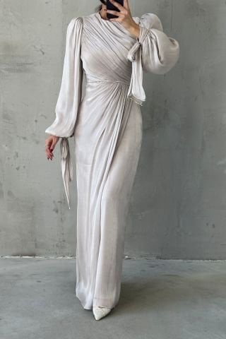 İncilerle Süslenmiş Zarif Tesettür Abiye Taş