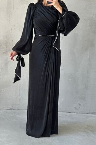 İncilerle Süslenmiş Zarif Tesettür Abiye Siyah