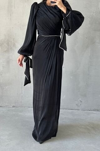 İncilerle Süslenmiş Zarif Tesettür Abiye Siyah