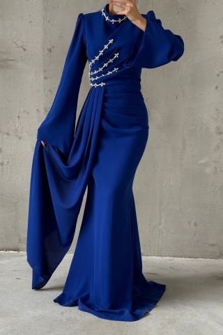 Kuyruklu İnce Taş Detaylı Krep Tesettür Abiye Saks Mavisi