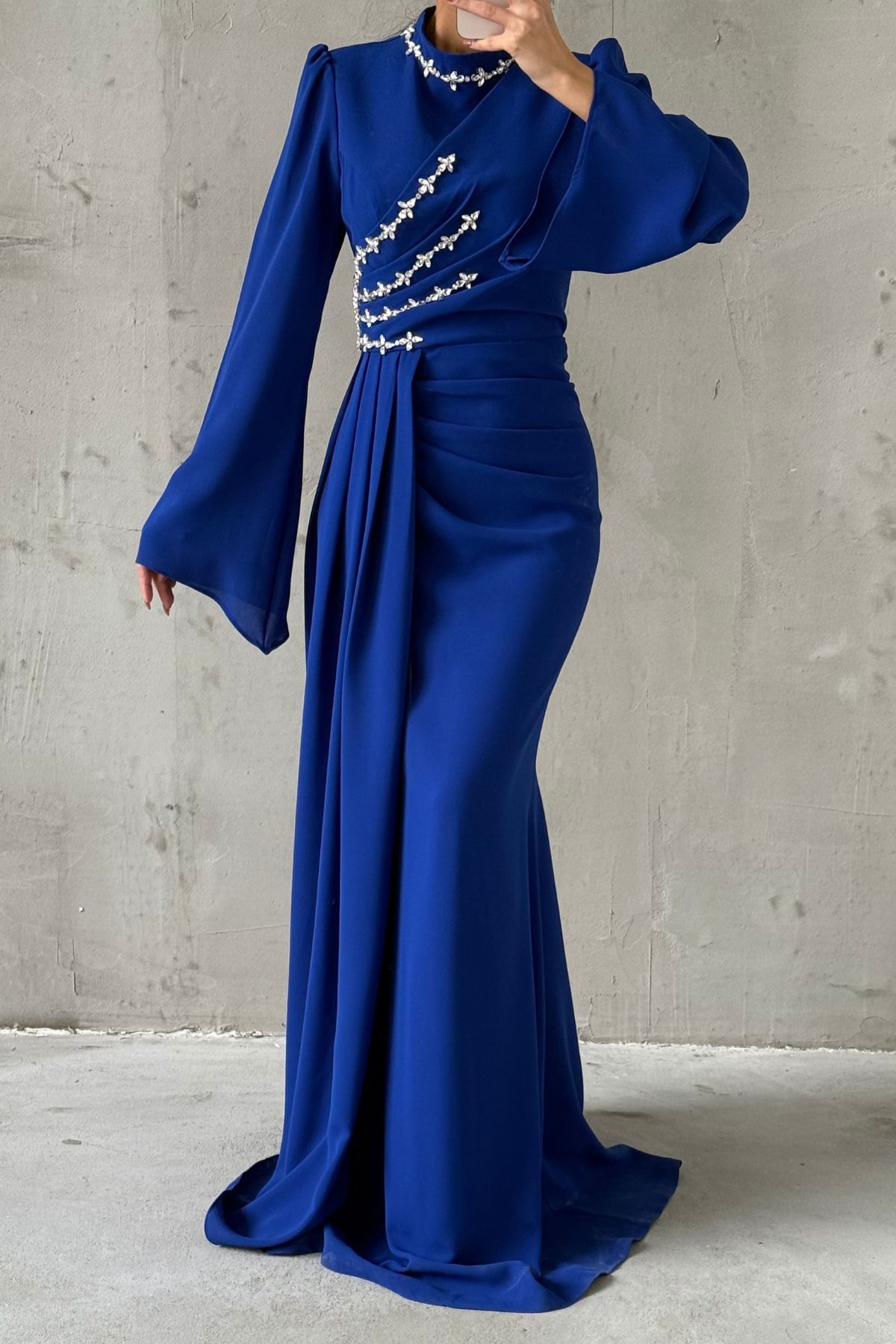 Kuyruklu İnce Taş Detaylı Krep Tesettür Abiye Saks Mavisi