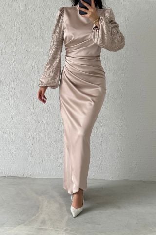 Belden Büzgü Detayıyla Modern Tasarım Saten Tesettür Abiye Bej