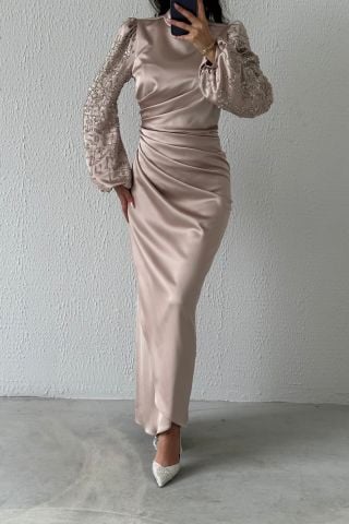 Belden Büzgü Detayıyla Modern Tasarım Saten Tesettür Abiye Bej