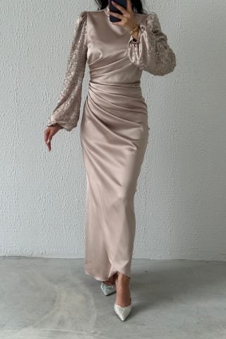 Belden Büzgü Detayıyla Modern Tasarım Saten Tesettür Abiye Bej